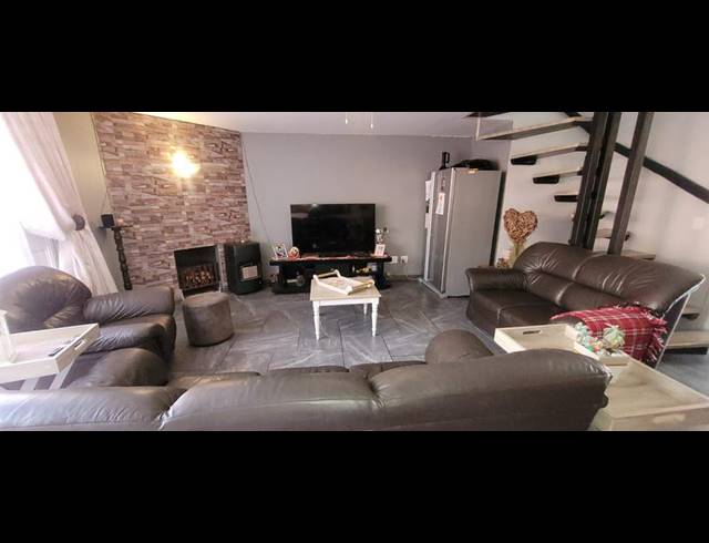 2 BEDROOM TOWNHOUSE FOR SALE IN RACEVIEW